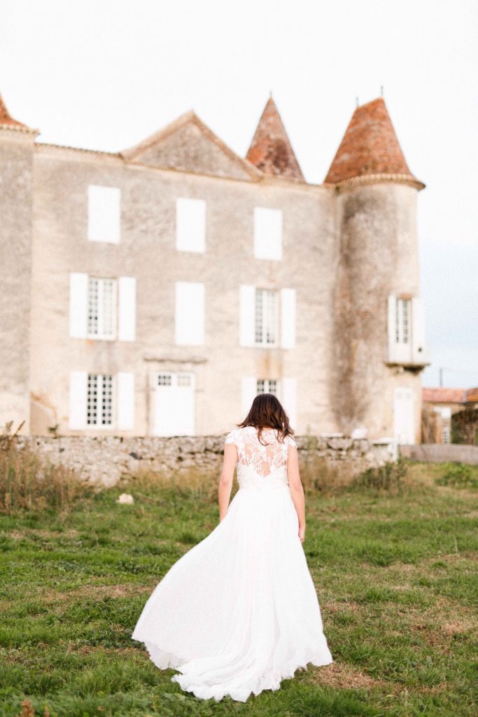 Editorial Chateau de Caumale con vestidos diseñados por Luis Alonso