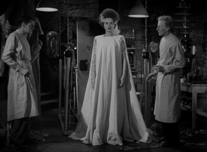 Fotograma de "La novia de Frankenstein" justo después de aparecer en este mundo
