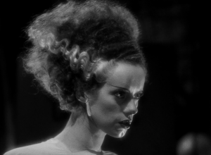 Fotograma de "La novia de Frankenstein" en la que vemos su icónico peinado